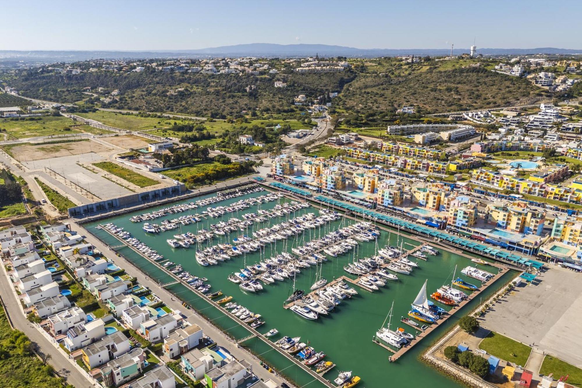 Marina Breeze Apartment With Pool - 900M From The Beach Αλμπουφέιρα Εξωτερικό φωτογραφία