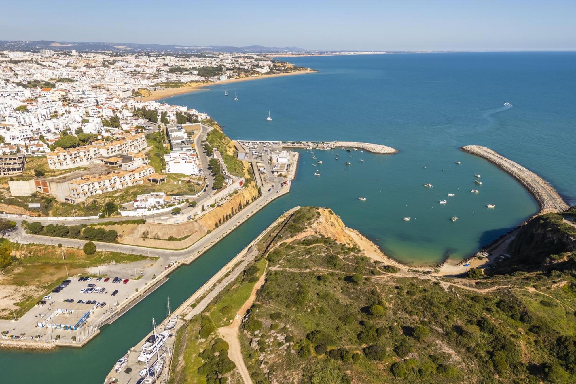Marina Breeze Apartment With Pool - 900M From The Beach Αλμπουφέιρα Εξωτερικό φωτογραφία
