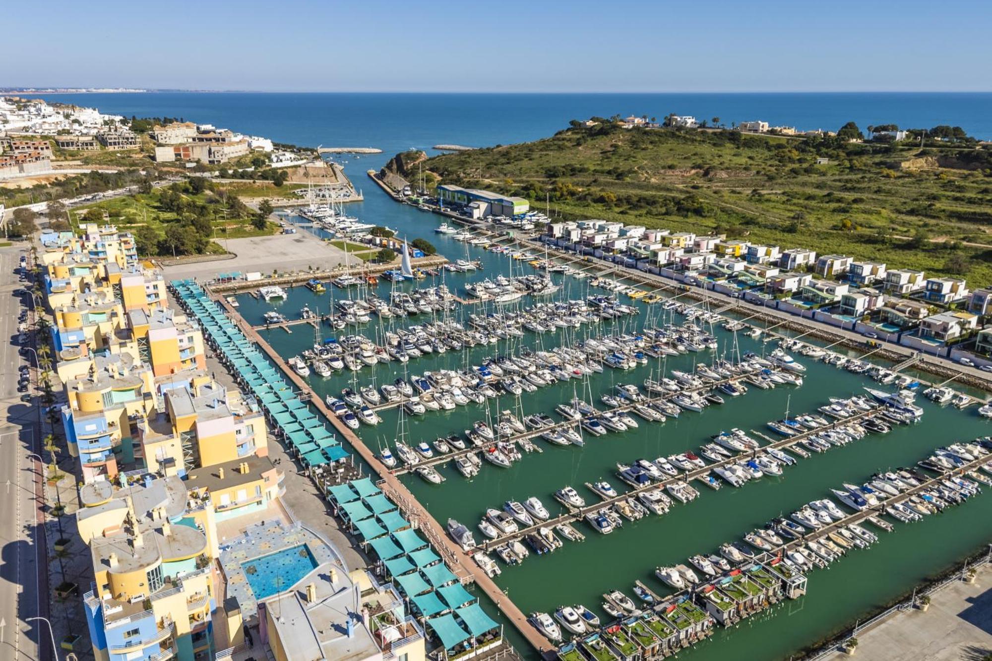 Marina Breeze Apartment With Pool - 900M From The Beach Αλμπουφέιρα Εξωτερικό φωτογραφία