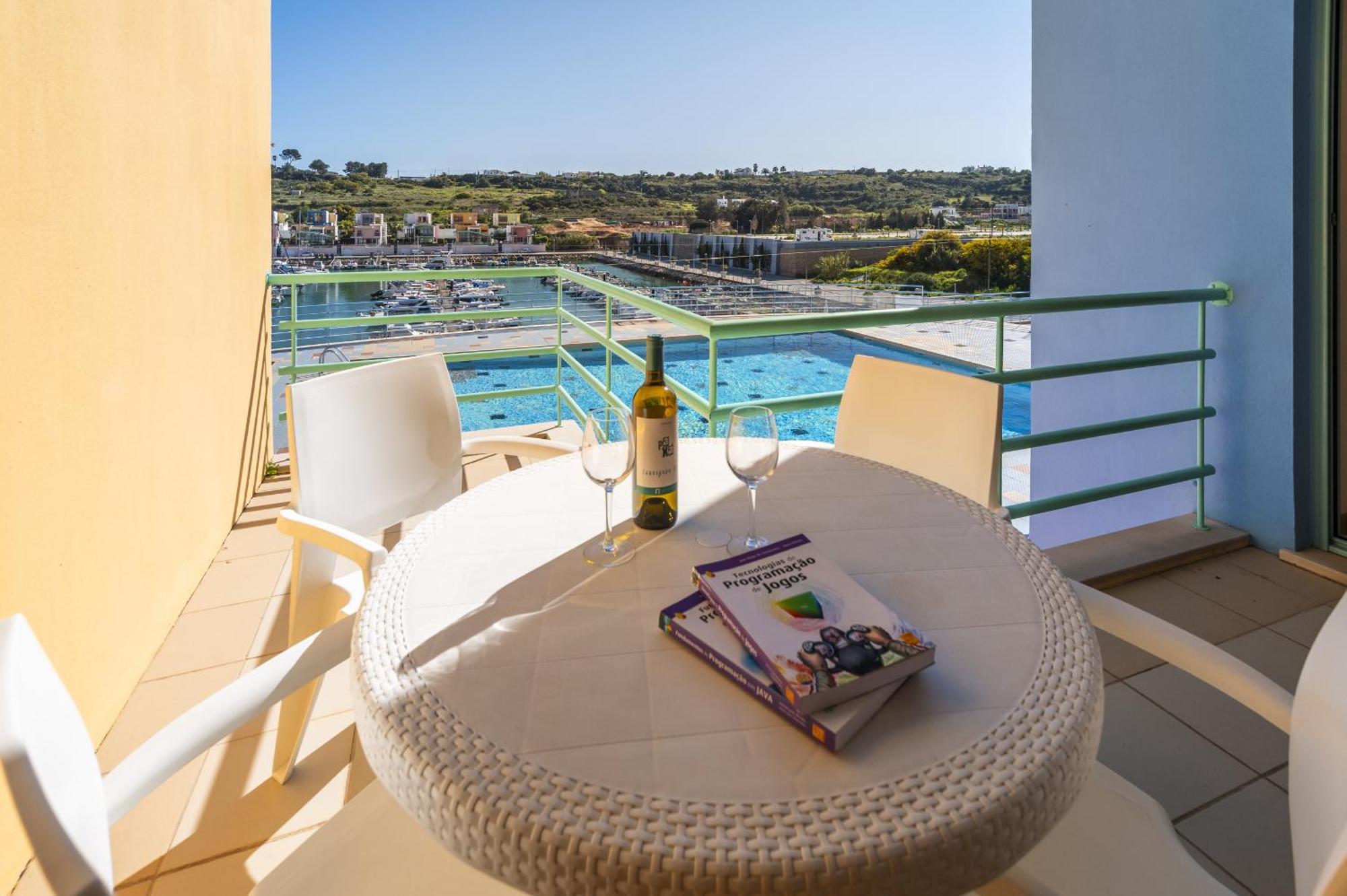 Marina Breeze Apartment With Pool - 900M From The Beach Αλμπουφέιρα Εξωτερικό φωτογραφία