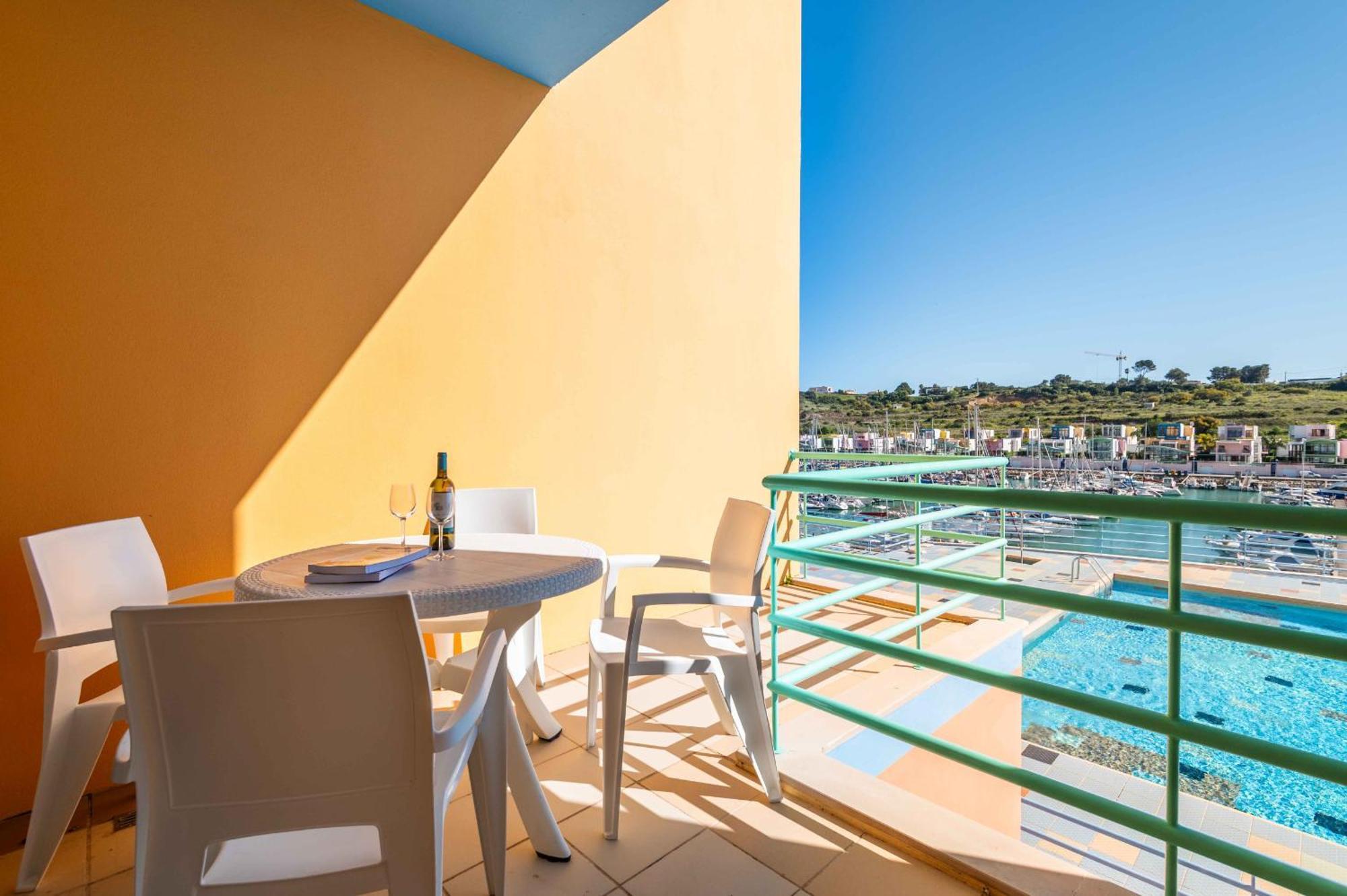 Marina Breeze Apartment With Pool - 900M From The Beach Αλμπουφέιρα Εξωτερικό φωτογραφία